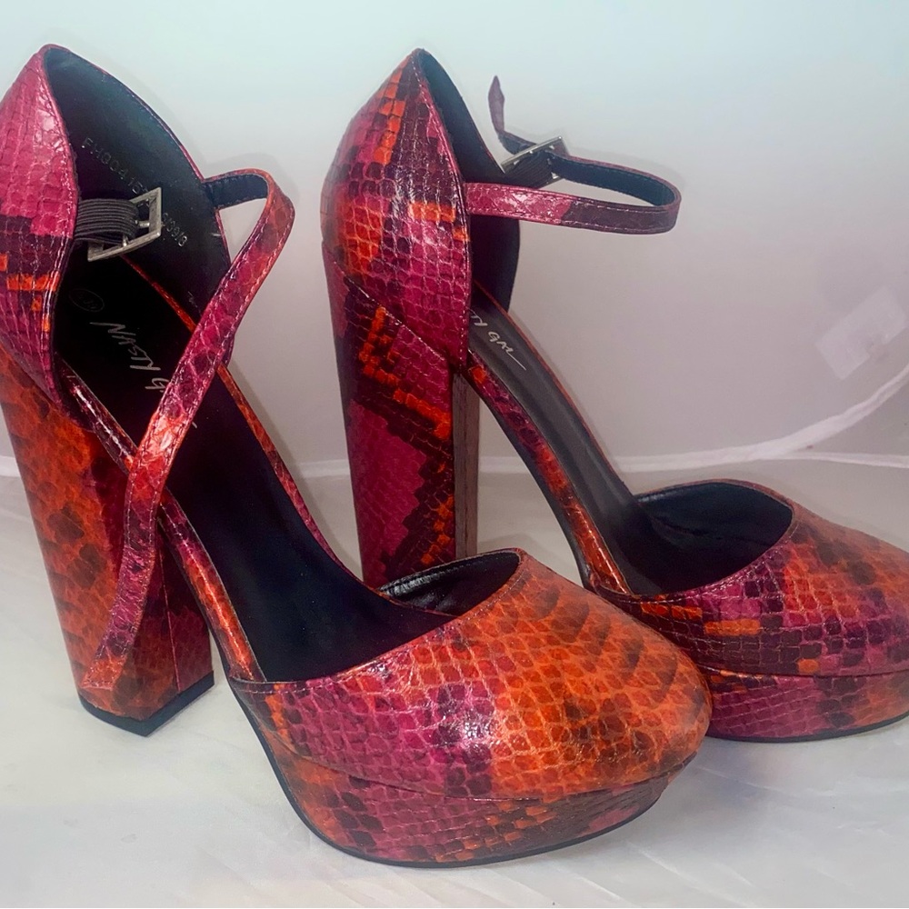 Snake skin orange and maroon platform heels